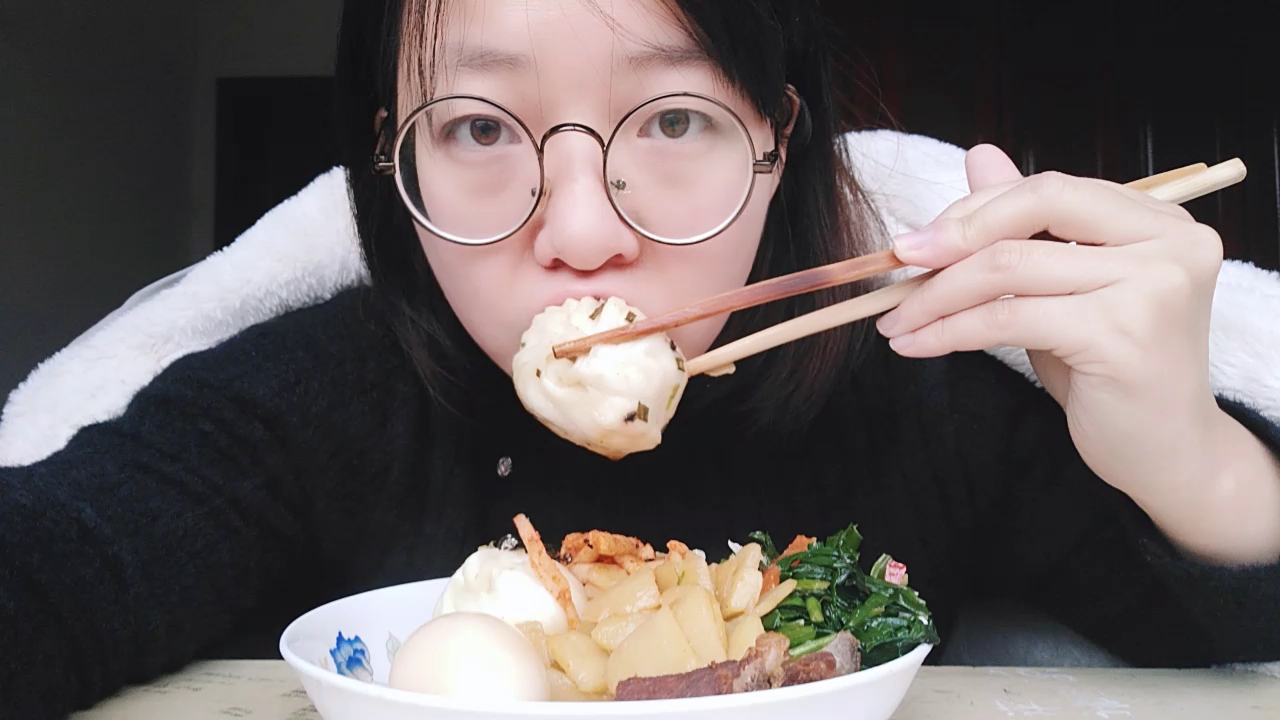 【吃播不说话】炒韭菜 土豆 羊肉 煎包 卤蛋 碳水爆炸的一餐
